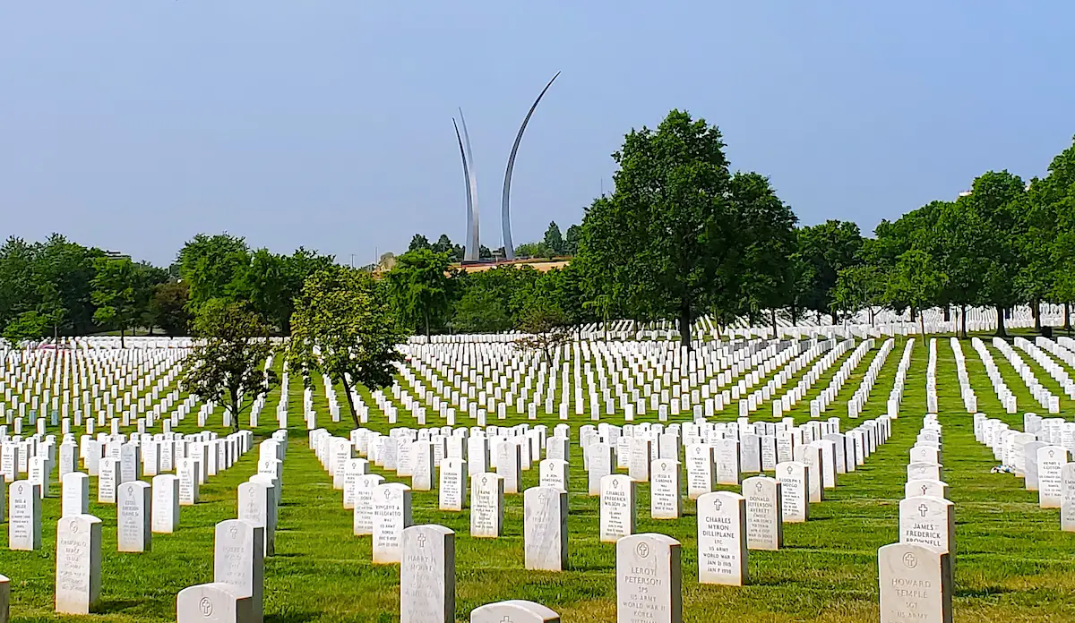 Photo of veterans gravesites at Arlington National Cemetery