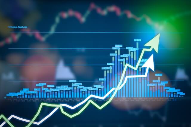 Rising financial chart depicting gains in the Thrift Savings Plan (TSP), stock market